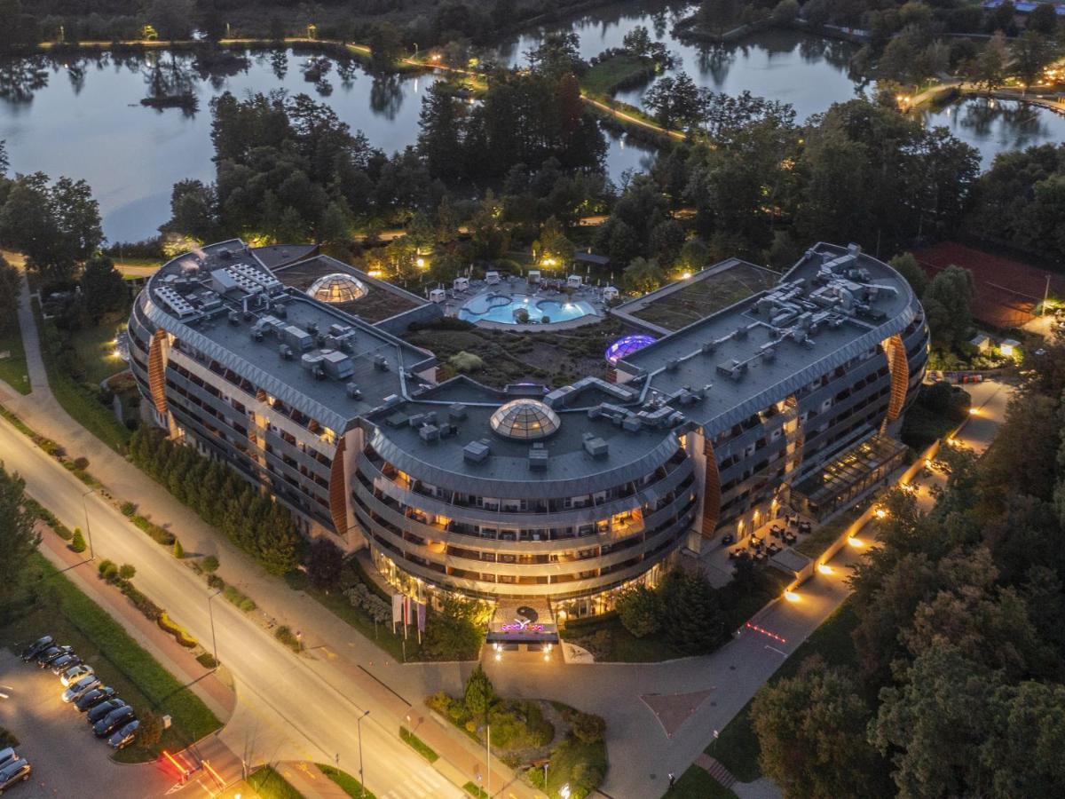 Spirit Hotel Thermal Spa Sárvár Extérieur photo Aerial view of the hotel