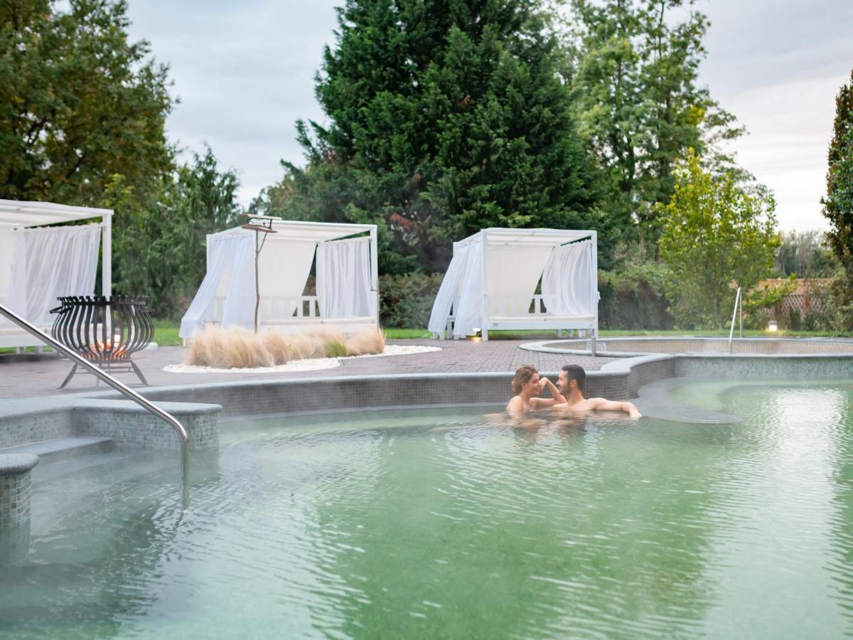 Spirit Hotel Thermal Spa Sárvár Extérieur photo The thermal pool