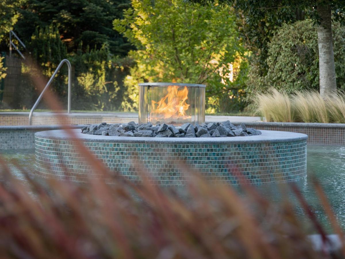 Spirit Hotel Thermal Spa Sárvár Extérieur photo A fire bowl