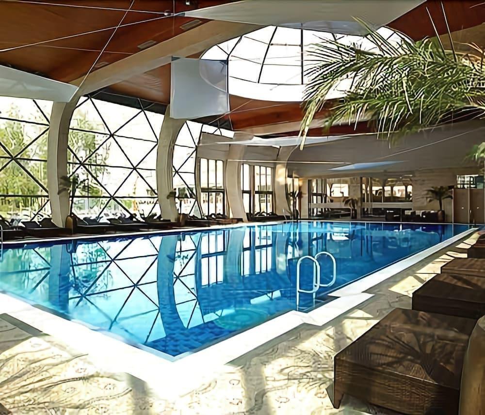 Spirit Hotel Thermal Spa Sárvár Extérieur photo The swimming pool at the hotel